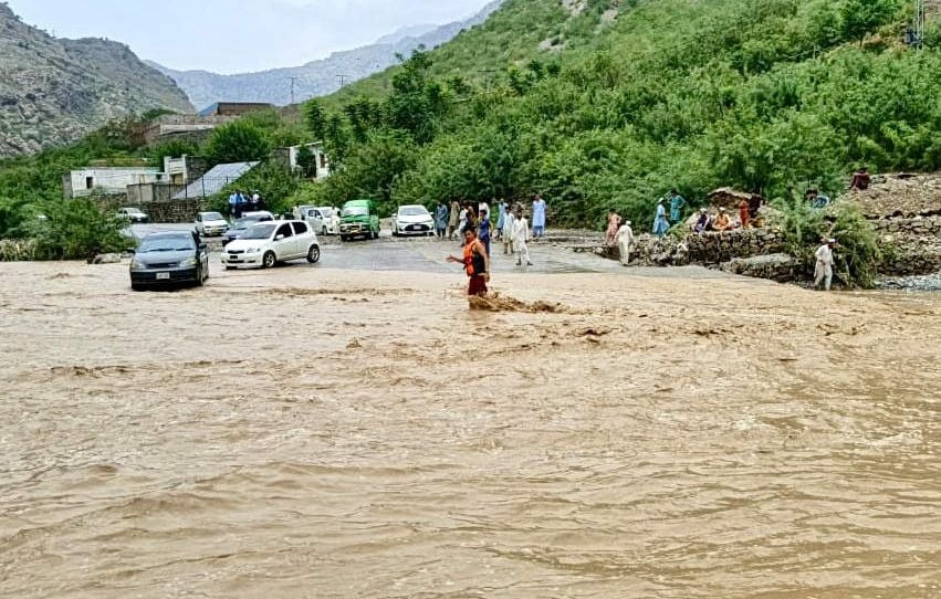Las inundaciones dejan 20 muertos, 80 heridos y más de 100 desaparecidos Las inundaciones dejan 20 muertos, 80 heridos y más de 100 desaparecidos
